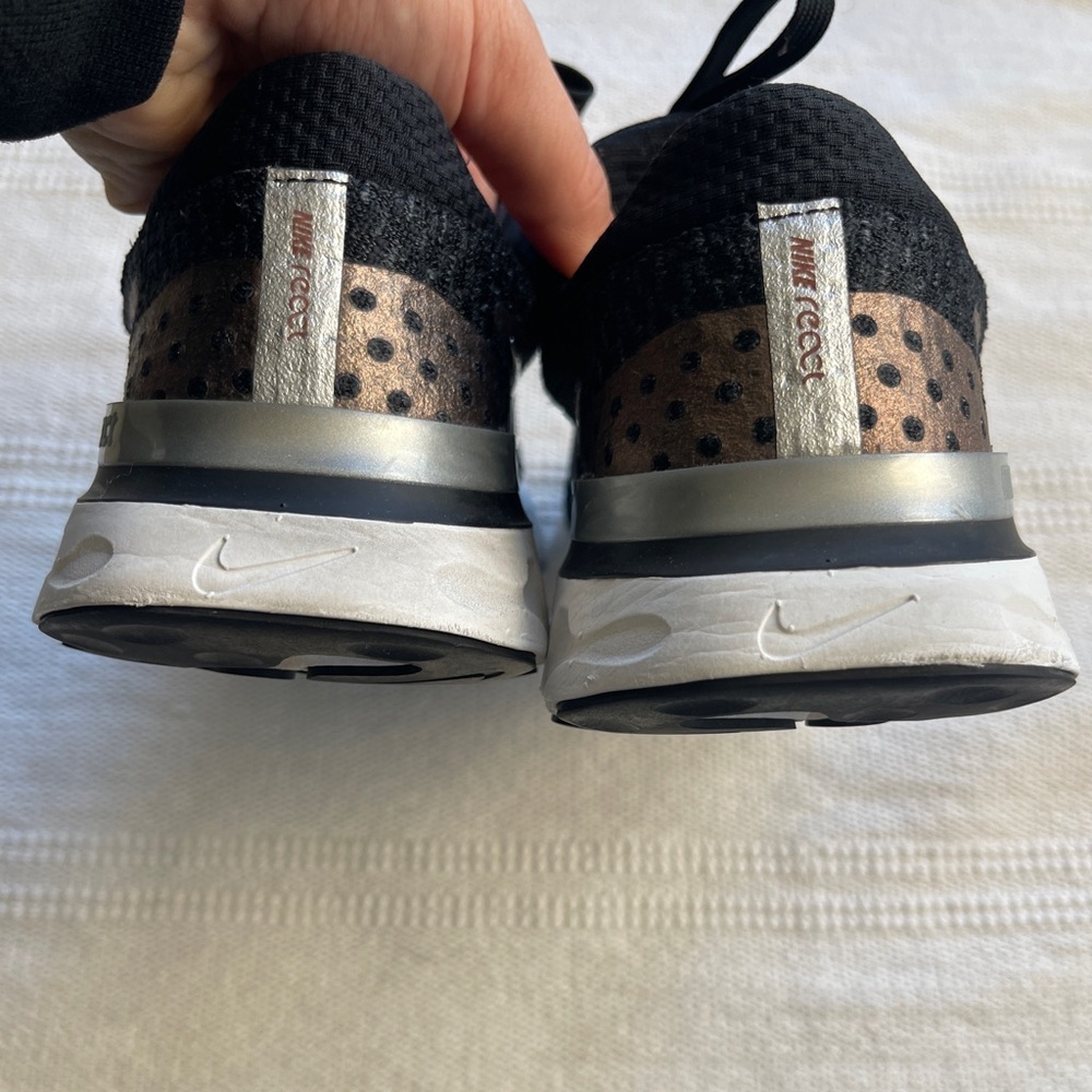 NIKE - WOMENS SIZE 8 - Picture 6 of 10